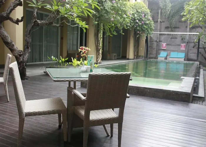 100 Sunset Boutique 3*