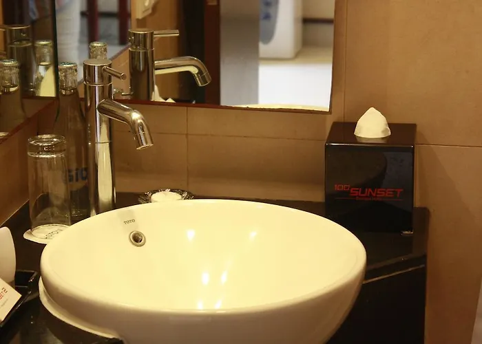 100 Sunset Boutique Hotel 3*