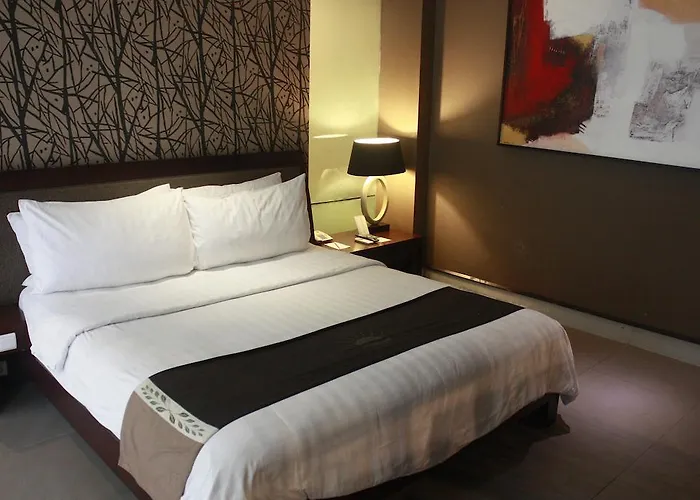 100 Sunset Boutique 3*