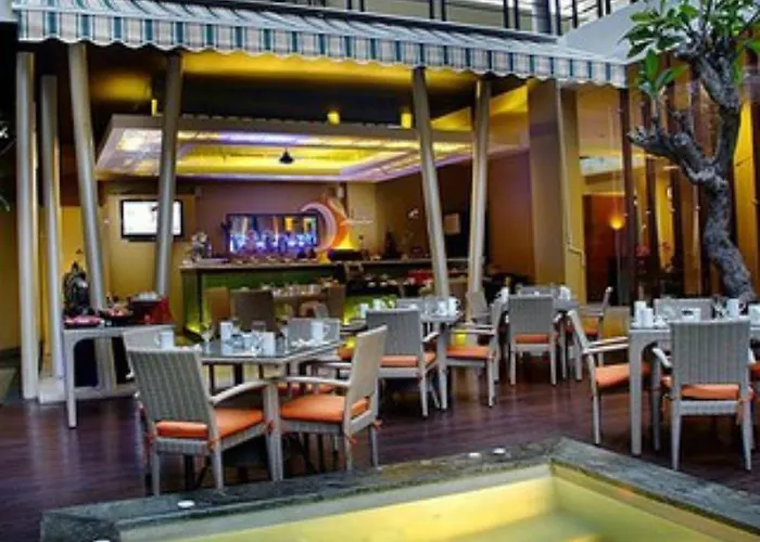 100 Sunset Boutique 3*