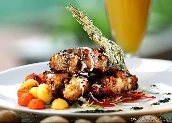 100 Sunset Boutique Hotel 3*