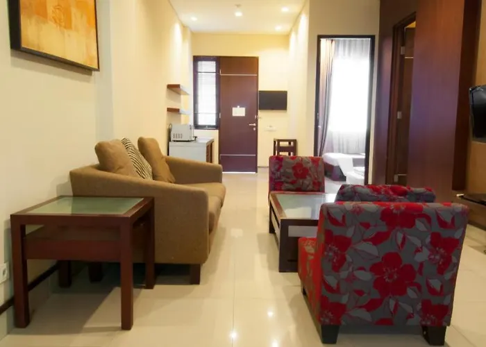 100 Sunset Boutique 3*