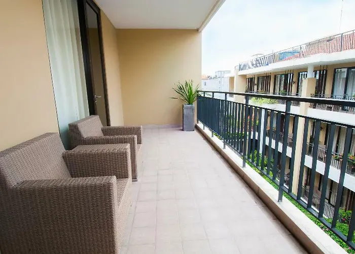 100 Sunset Boutique Hotel